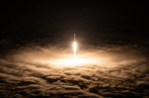 SpaceX使用“十手火箭”成功发射51颗二代星链卫星