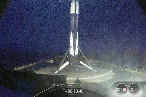 SpaceX使用“十手火箭”成功发射51颗二代星链卫星